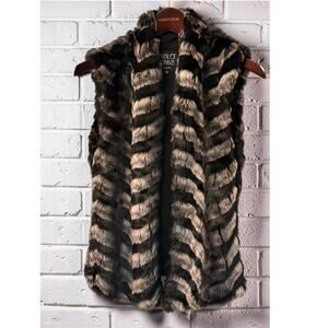 Dolce Cabo Women's Faux Fur Vest Black Cream Chevron Winter Layering Glam Boho S